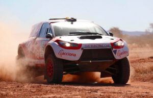 Acciona electric car pushes the limits in Finke Desert Race