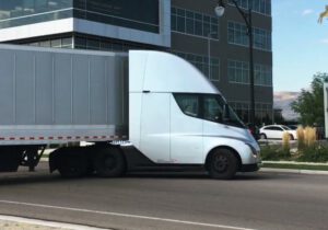 Video: Listen to the sound of a Tesla Semi accelerating