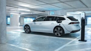 Peugeot commits “serenely” to new range of electric sports cars