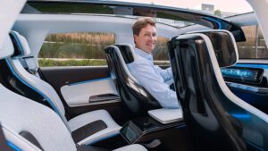 Daimler says 25% of models will be all-electric by 2025, but ICE here for ‘long time’