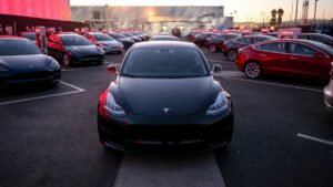 Tesla “army” arrives in Australia, in what will be record-shattering quarter