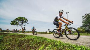 Apple wants EVs to platoon like cyclists to save energy, and link batteries
