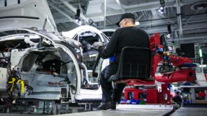 Elon Musk pushes for 7,000 Tesla Model 3s a week by end November