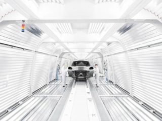 Macan, paint shop, Leipzig, 2014. Source: Porsche AG
