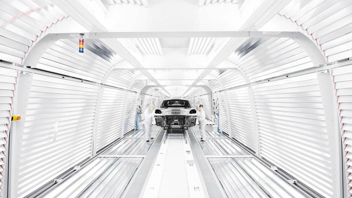 Macan, paint shop, Leipzig, 2014. Source: Porsche AG
