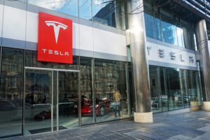 Tesla backflips on retail outlet closures, pushing up prices on EVs
