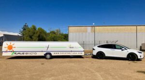 Hackett calls out Coalition “bullshit” by towing electric plane with EV