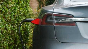 Labor EV target hailed, but NRMA wants total ban of fossil fuel car sales by 2030