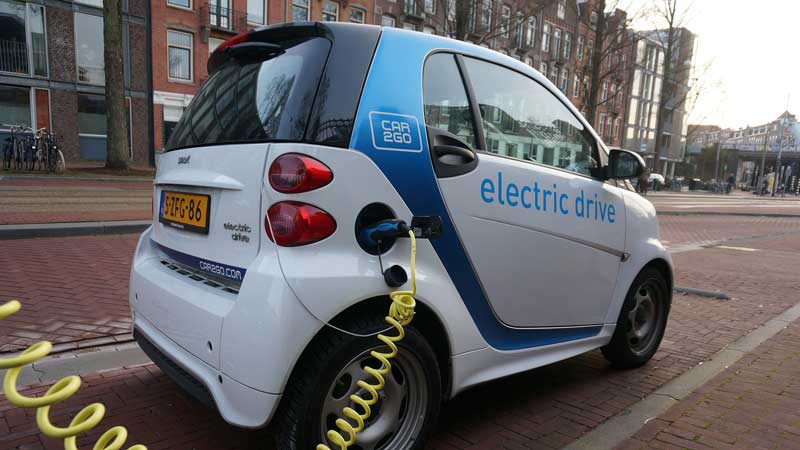 Electric cars accounted for 5.4% of cars in Amsterdam in 2018. Source: Pixabay