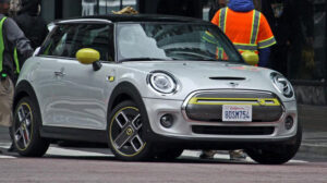 Electric Mini Cooper SE finally revealed in Los Angeles photo-shoot