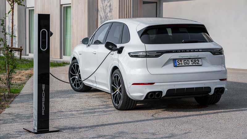 Cayenne porsche deals electric