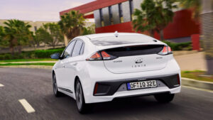 Wagga mayor proves doubters wrong and takes his EV to Sydney and back