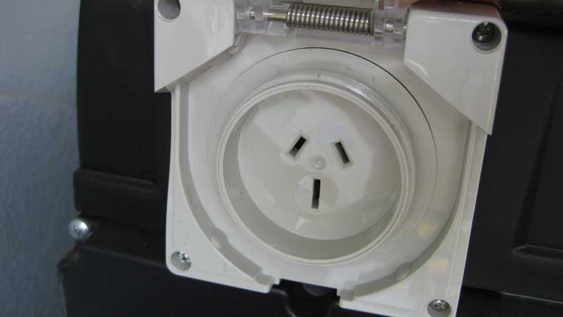 Fig. 2: Weather rated 15A outlet with screw coupling