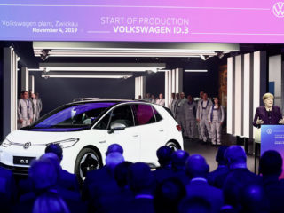 Chancellor Angela Merkel next to the first ID.3 from series production. Source: VW