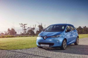 Renault slashes price of Zoe electric hatch as it retreats from EV sales in Australia