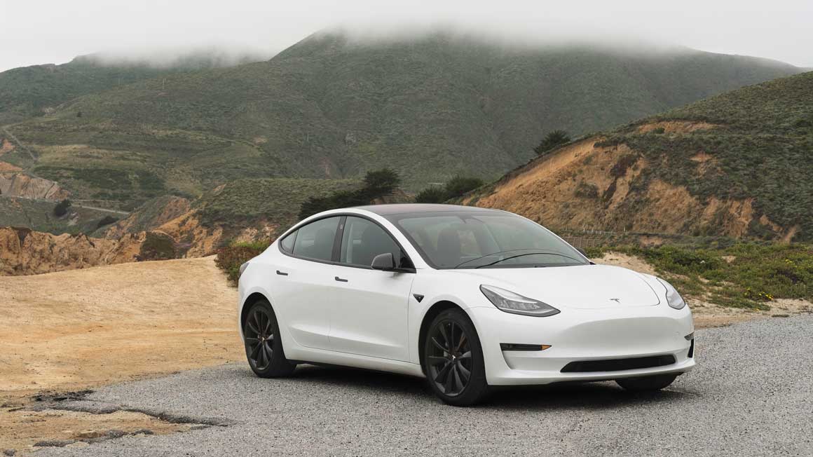 Offer triatlon regeren Tesla slashes Model 3 price in Europe by up to 9 per cent