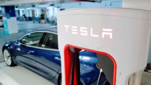 Federal MPs to ride in Tesla Model 3 and Hyundai electric cars in Comcar trial