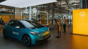 VW gears up to sell ID3 with new “ID stores” opening in Germany