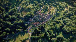 Renault offers free electric Zoe cars to all residents of isolated town