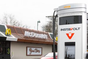 McDonalds to get 100s of EV rapid charge points in UK