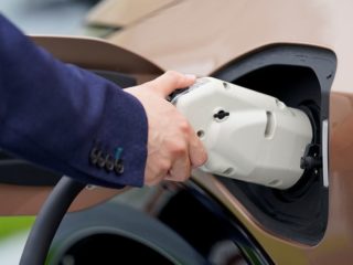 nissan ariya ccs charging