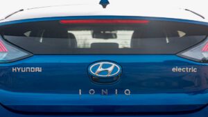 “Why do you want to go electric?” Some car dealers only want to sell ICE