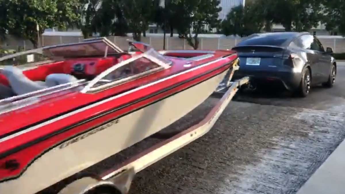 Tesla model online y boat