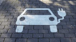Researchers develop safer EV battery cell using water