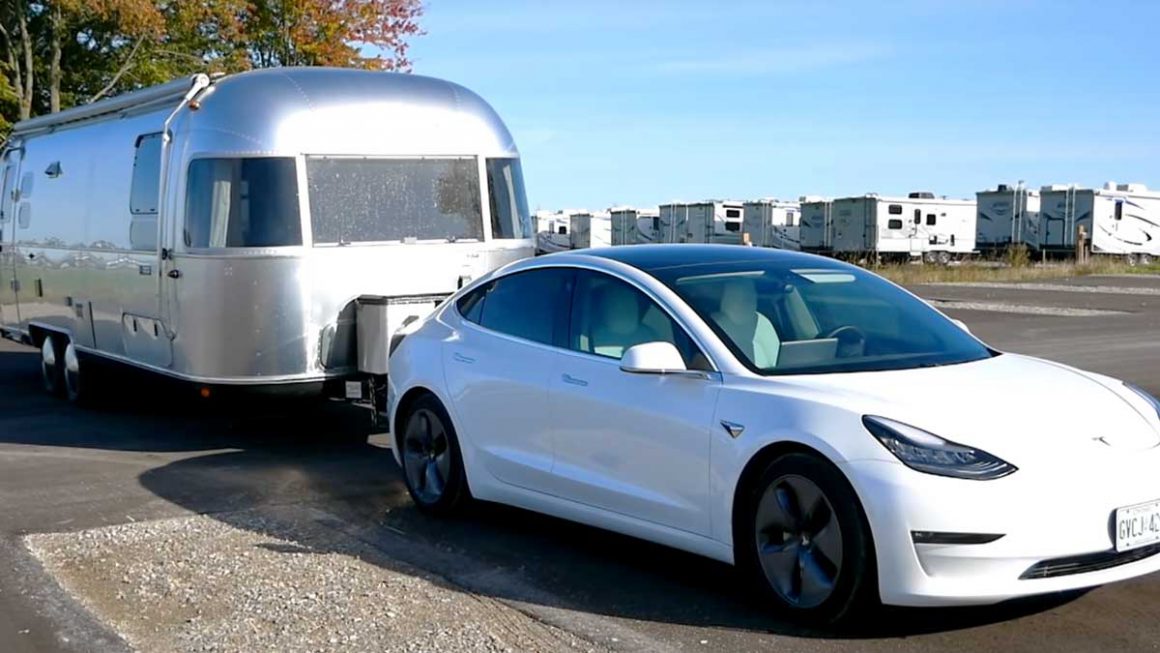 "Absolutely wild" Tesla Model 3 tows massive 2.7 tonne Airstream caravan