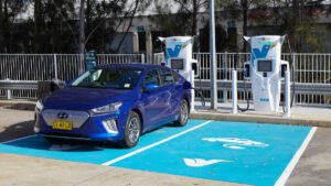 Electric car owners may be paid to plug into solar