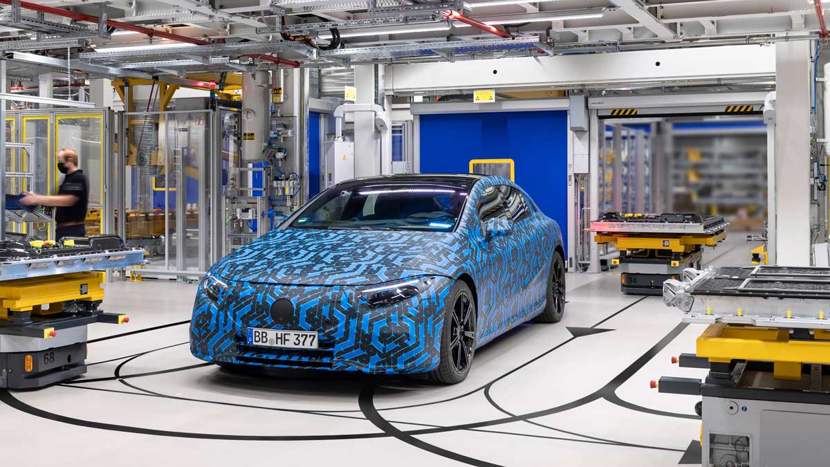 Mercedes-EQ, EQS at the Untertürkheim/Hedelfingen battery factory: At the Untertürkheim/Hedelfingen battery factory final preparations for the production of battery systems for the Mercedes-Benz EQS are currently underway.