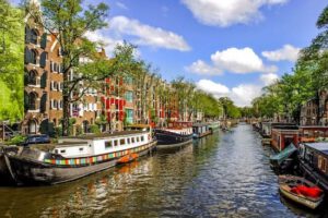Small but mighty: The Netherlands’ leading role in electric vehicle adoption