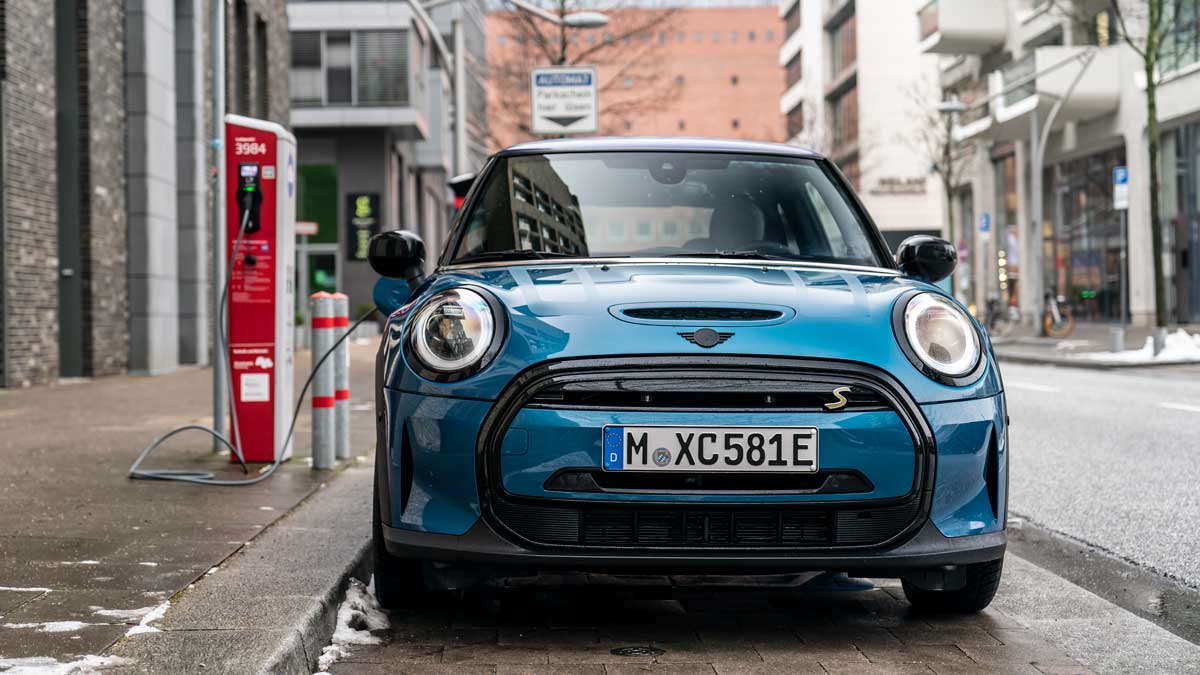 The MINI Cooper SE Electric Collection. Source: BMW