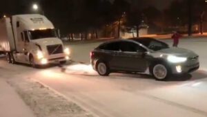 Another EV saves the weekend: Tesla Model X pulls semi-trailer in the snow