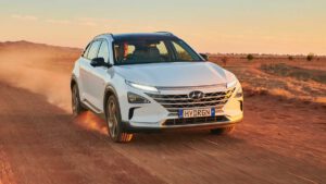 Australian driving team breaks hydrogen vehicle distance record in Nexo