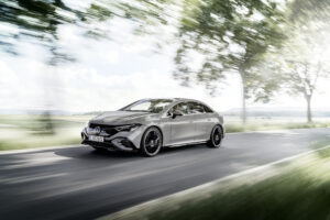 Mercedes doubles sales of electric passenger cars in latest quarter
