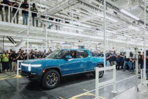 Rivian maintains 2022 production goals of 25,000 despite huge losses