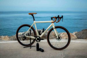 New ultra light e-bike hides the battery in plain sight