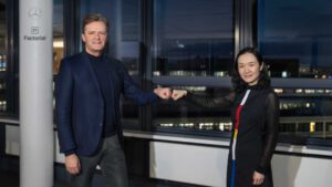 Mercedes-Benz teams up with US solid state battery specialist