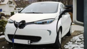 Smart charging vital for EVs to rely on solar, says Swiss study
