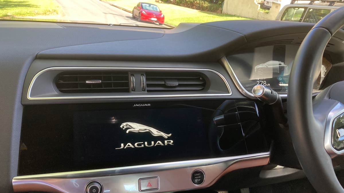 jaguar i-pace dash