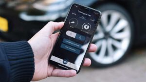 Rent a Tesla in two minutes: Hertz invests in EV self-hire app