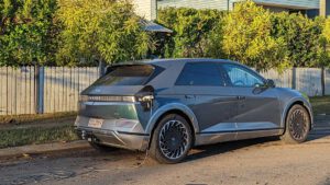 Vehicle-to-Gerni: Ioniq 5 EV acts as battery on wheels for flood clean up