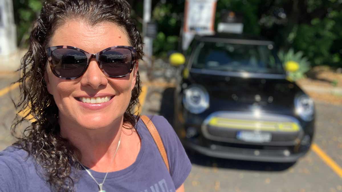 The author reviewing the all-electric Mini Cooper SE. Own photo