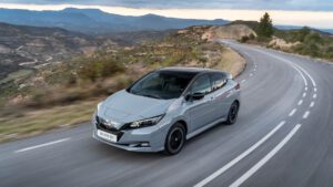 Is there an issue with the Nissan Leaf battery overheating during highway driving?