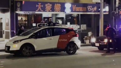 GM’s autonomous EV “bolts” after being pulled over by police