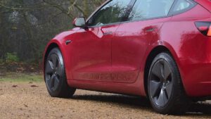 Tesla asks customers to pay extra for bigger wheels in Long Range Model 3