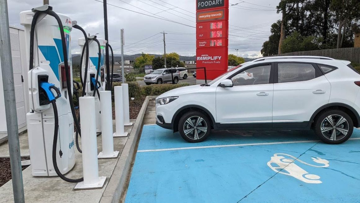 MG ZS EV charging at Ampol. Image: Riz Akhtar