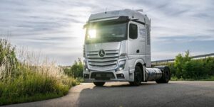 Economists want focus on battery trucks, say hydrogen freight “makes little sense”