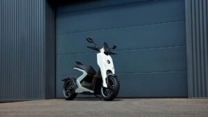 Zapp debuts i300 high performance electric city bike at Goodwood